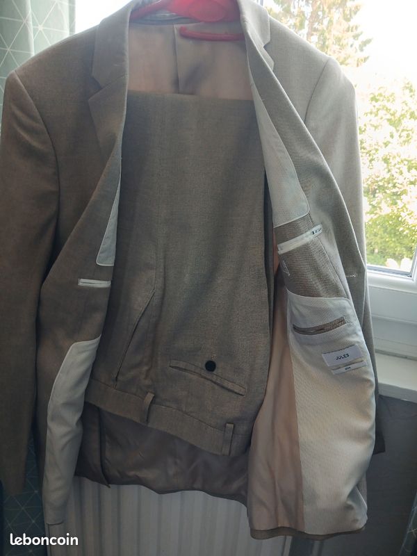 Costumes (image 1)