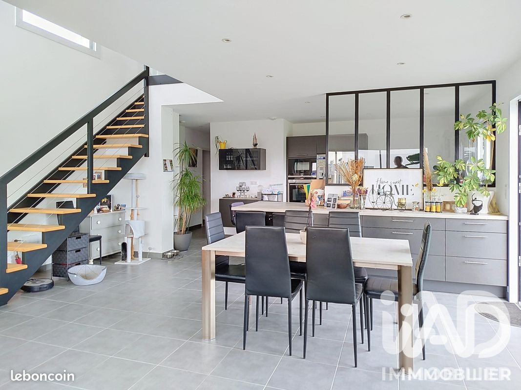 Maison 5 pièces 141 m² · à La Ville-Ès-Nonais · 141 m² · 457 000 €