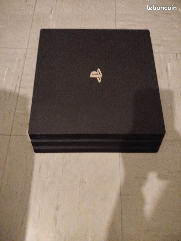 PS4 pro (image 2)
