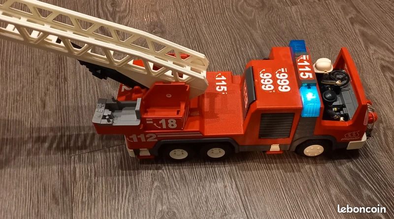 PLAYMOBIL 3879 ÉCHELLE unité 52 camion de pompiers avec feux