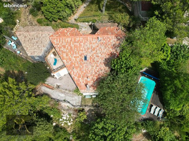 Propriété 6 pièces 213 m²