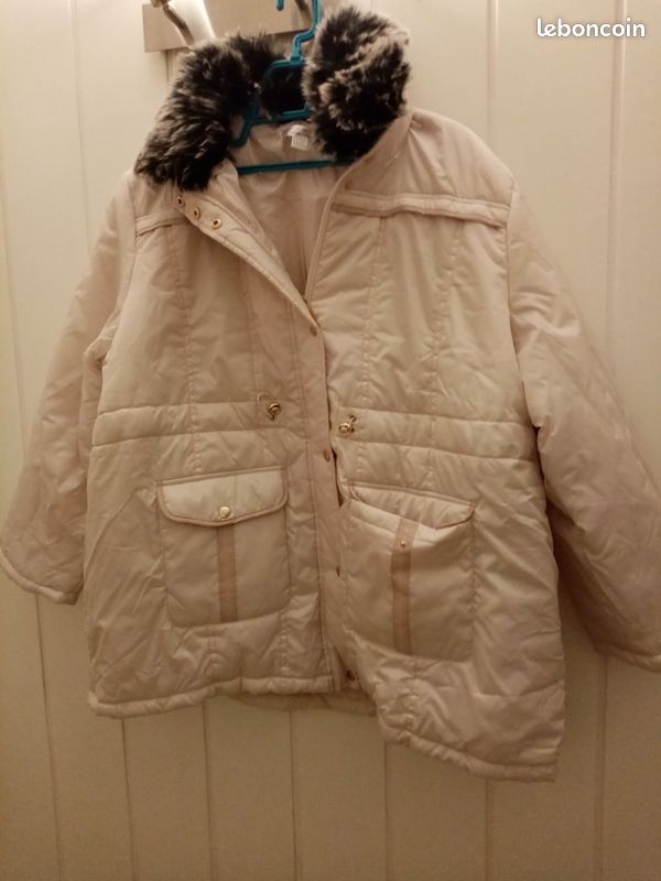 Manteau blanc à bouton doré (taille 54/58) (image 1)