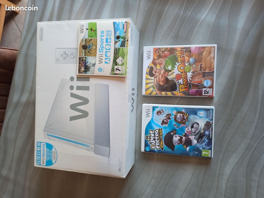 Console Nintendo Wii en boîte avec 3 jeux (image 1)
