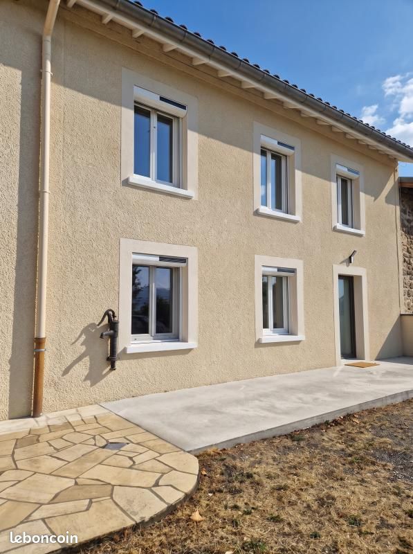 Maison 6 pièces 130 m² · à Essertines-en-Châtelneuf · 130 m² · 1 119 €/mois