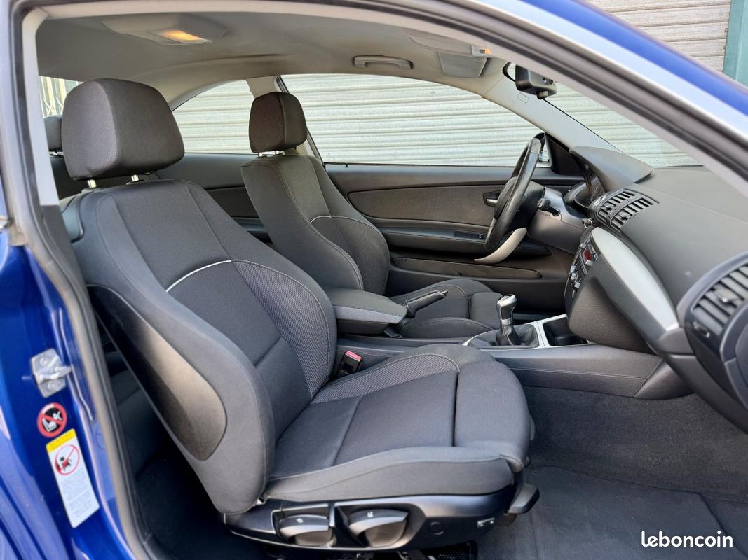 BMW SéRIE 1 COUPé 125i 3.0L 6 cylindres - Boîte manuelle - Montego Blue (image 24)