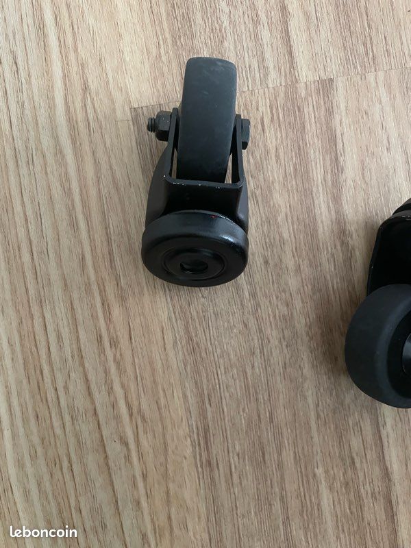 Roulettes noires neuves pour chaise ou chariot (image 2)