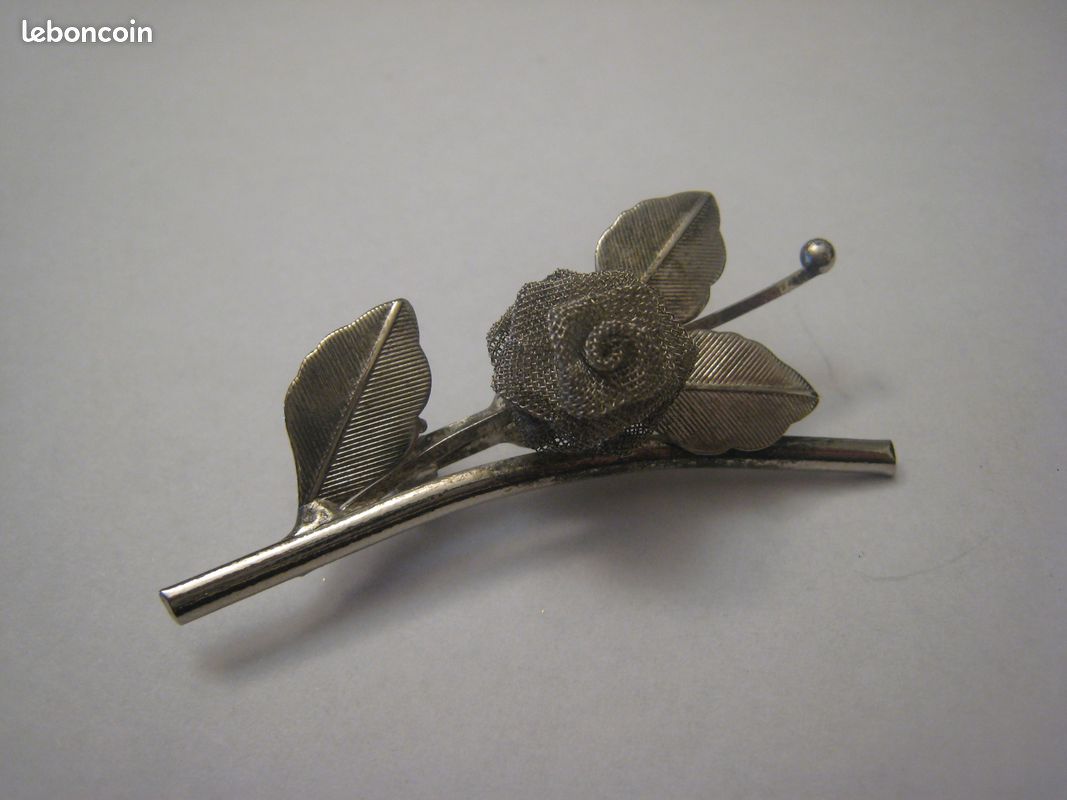 Broche Orientale Vintage – Métal Argenté – Joli Accessoire – Occasion