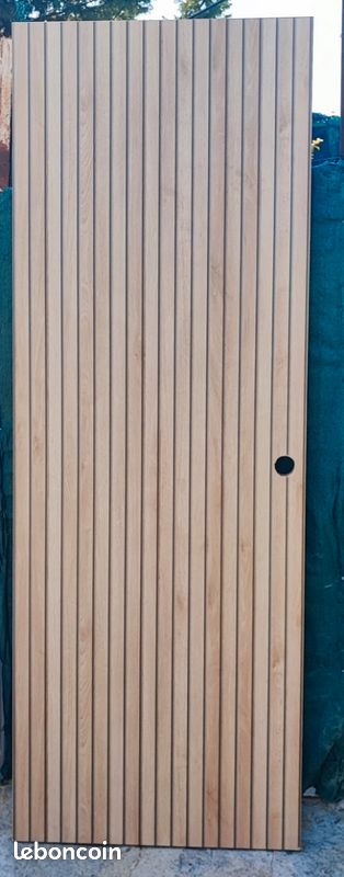 Portes avec son cadre Léon ajustables neuves, jamais posées et encore dans leur emballage d’origine (image 1)