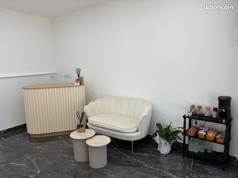 Poste à louer en institut (image 2)