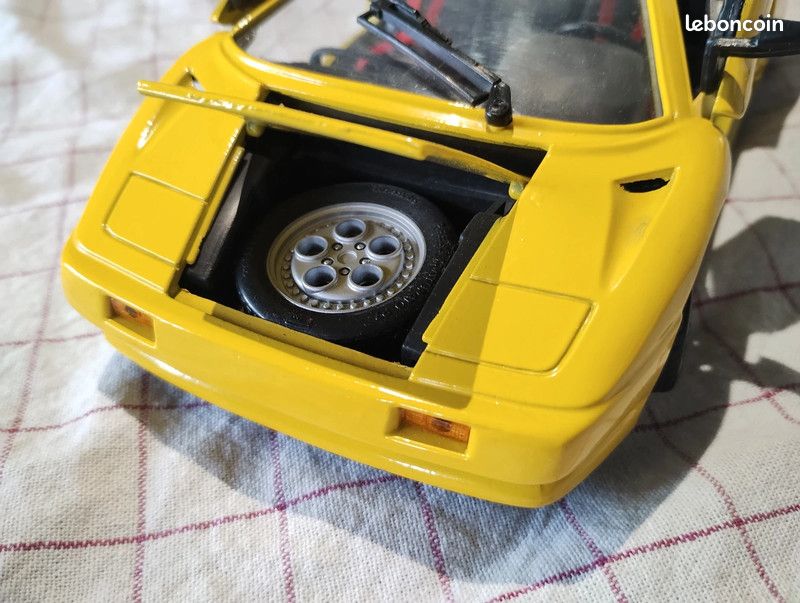 Voiture miniature 1/18 (image 8)