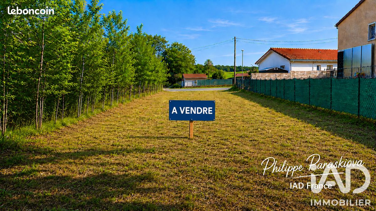 Terrain 946 m² · à Montluel · 946 m² · 145 000 €