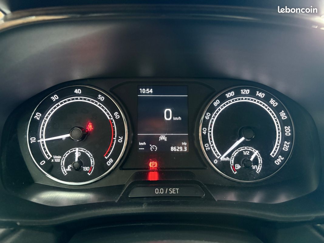 Skoda FABIA 1.0 TSI 95 CH BVM5 Ambition 2EME MAIN + CARPLAY + RADARS AV/AR + GARANTIE 12 MOIS (image 27)