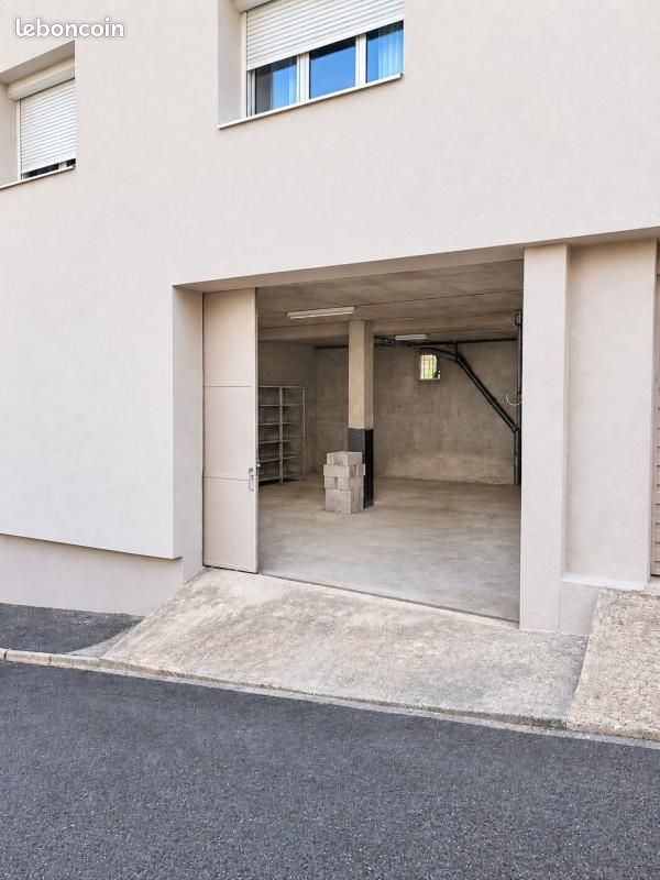 Parking 56 m² · à Marseille · 56 m² · 650 €/mois