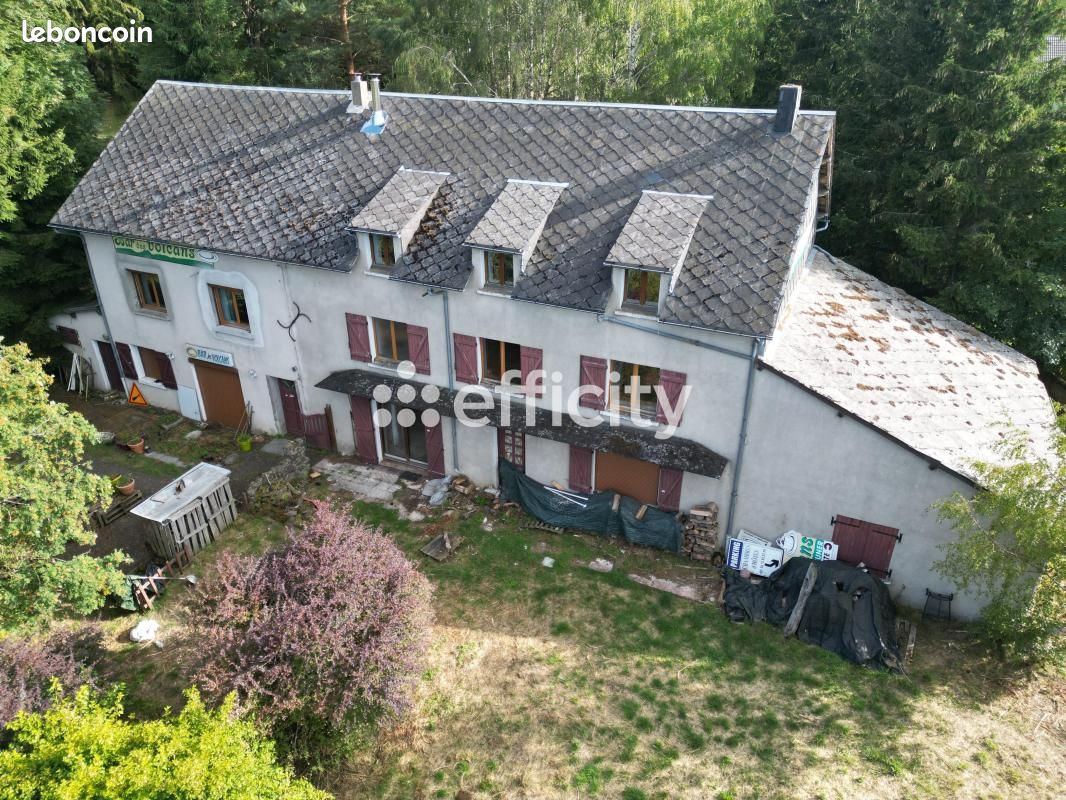 Maison 11 pièces 353 m² · à Aurières · 353 m² · 447 000 €