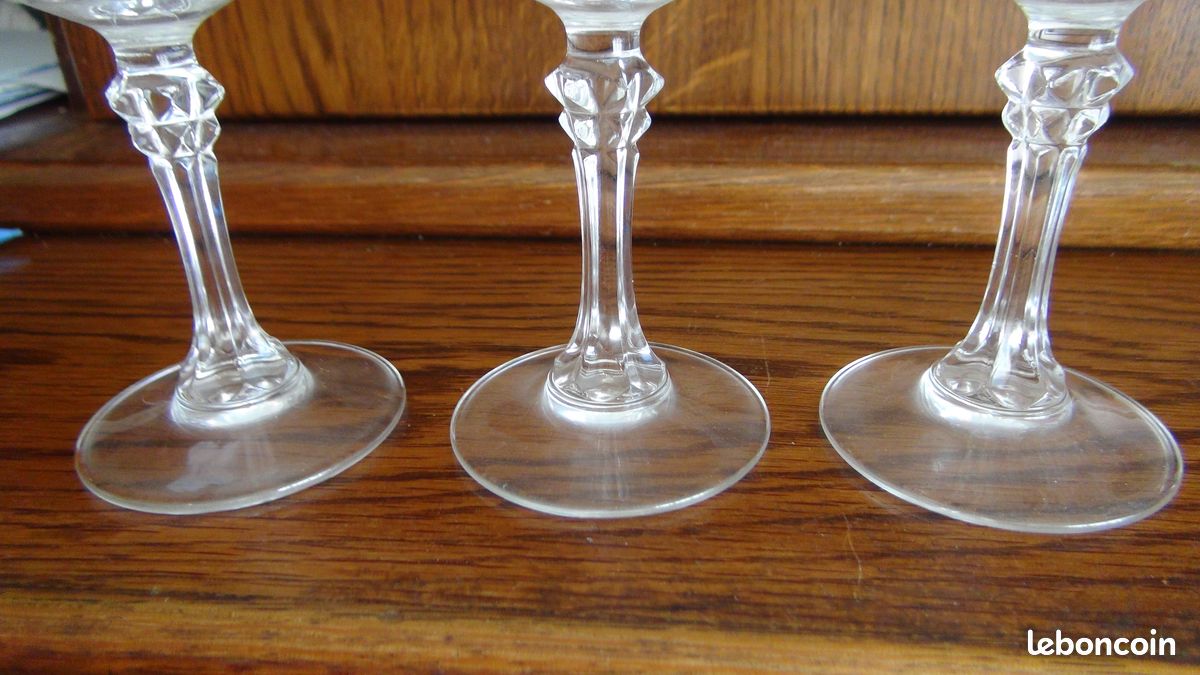 5 VERRES à PIED CRISTAL D'ARQUES LONGCHAMP de 146 mm de haut en très bon état poids 1 verre de 180 gr environ (image 5)