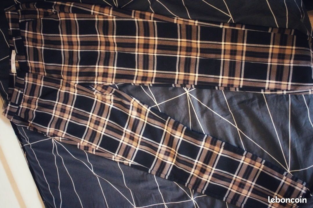 Pantalon de ville taille basse à carreau, taille 36 de la marque Mango, très peu porter, bon étât (image 2)