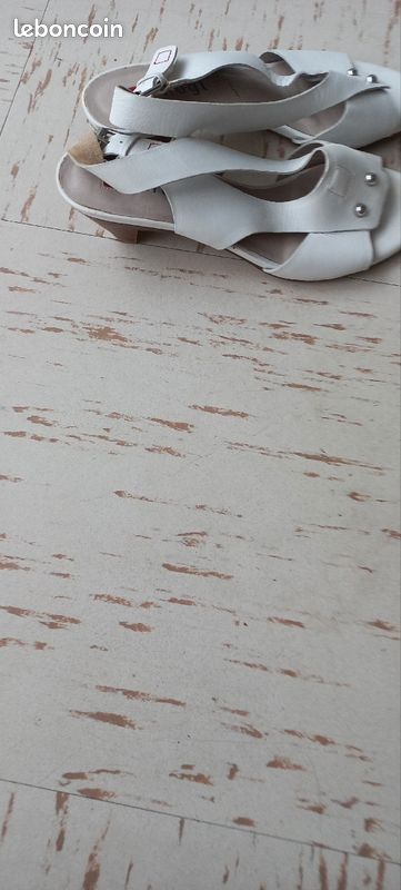 Sandales en cuir verni (image 4)
