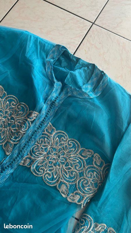 Caftan marocain brodé à la main (image 4)