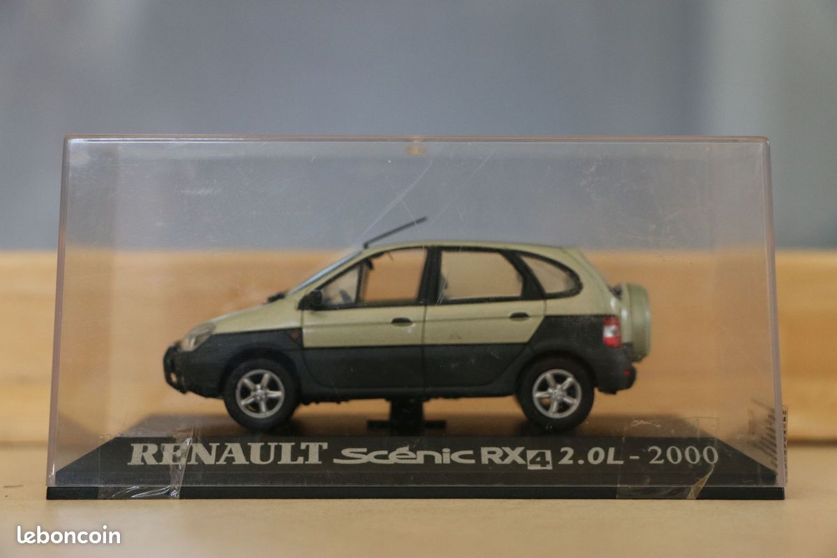 Voiture miniature Renault Scénic électrique blanche 1/43 - Collection
