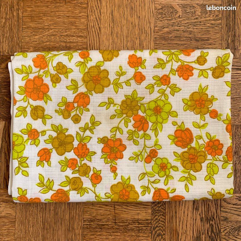 Nappe Vintage Années 70 En Coton Brodé - Motif Floral Orange Et Vert - État Excellent