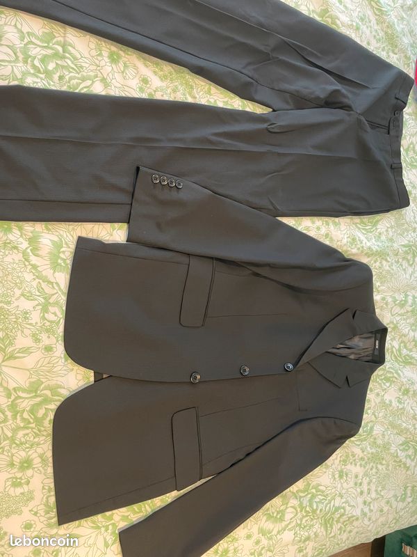 Costume (image 2)
