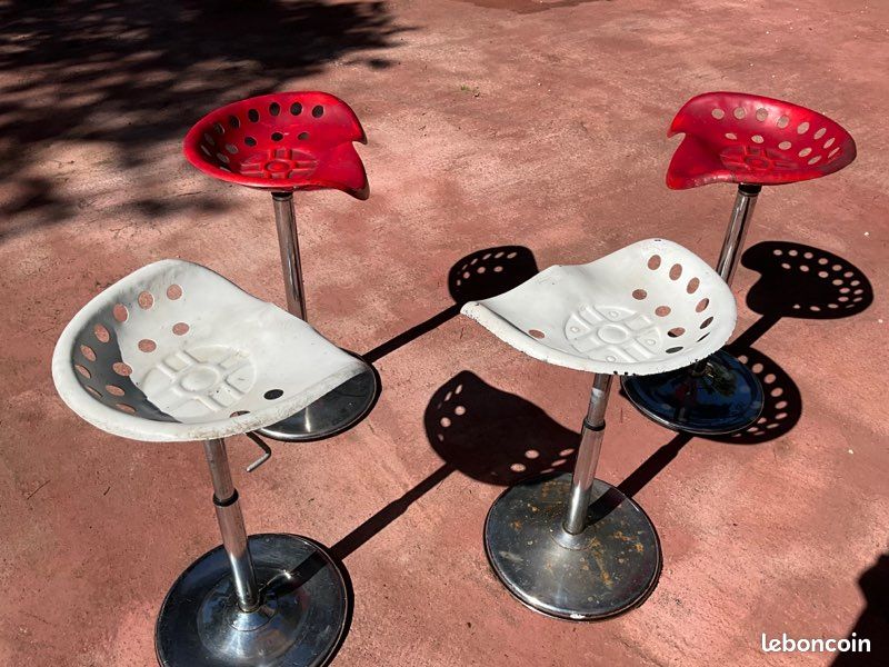 Lot de 4 tabourets tracteurs (image 1)