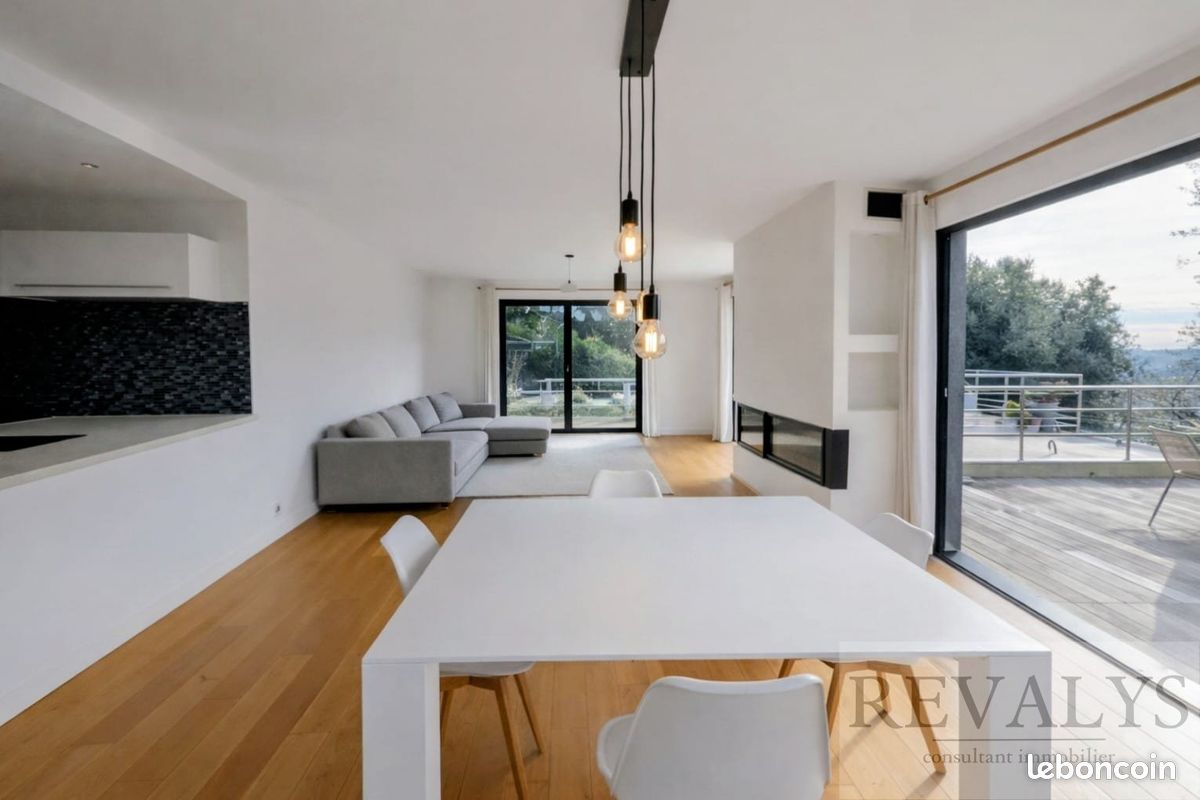Maison 8 pièces 295 m² · à Castagniers · 295 m² · 1 099 000 €