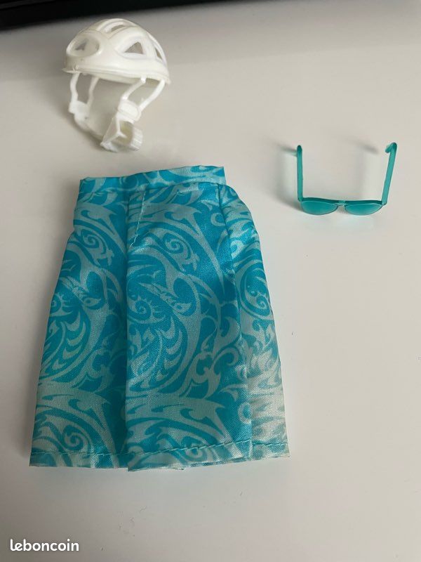 Lot 3 accessoires poupée barbie ken (bleu et blanc) (image 1)