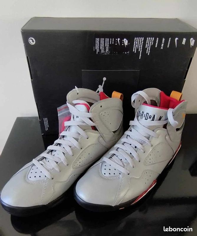 Air Jordan VII) Reflective Cardinal, embauchoirs offerts