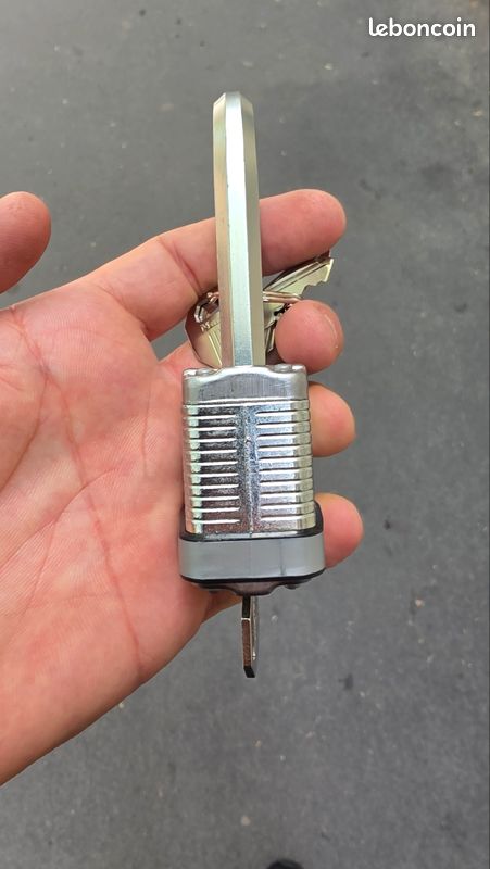 Cadenas Acier haute sécurité 45mm MasterLock
Voir les détails du produit (image 3)