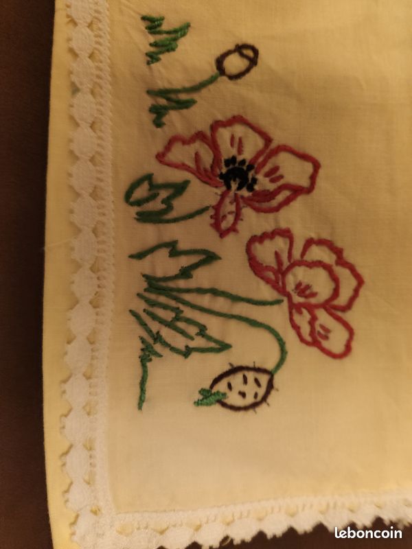 Une pochette serviette en coton jaune que l'on peut personnaliser (image 2)