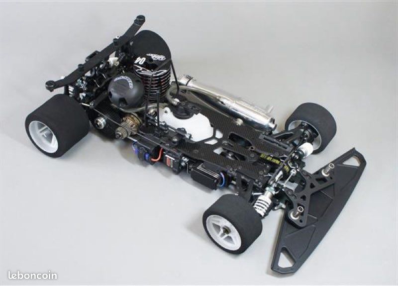 Jeu De Paliers Supérieurs AV G+D (H2101L / H2101R) Pour MUGEN MRX5 - 1/8 Thermique