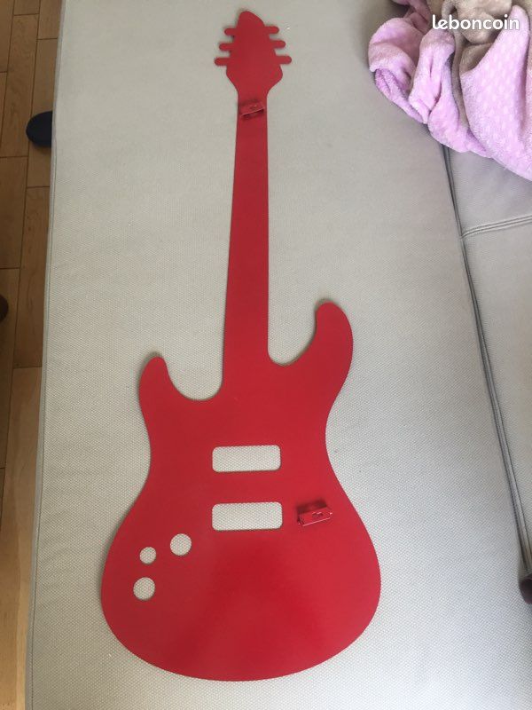 Guitare décoration rouge métal pele mêle (image 2)