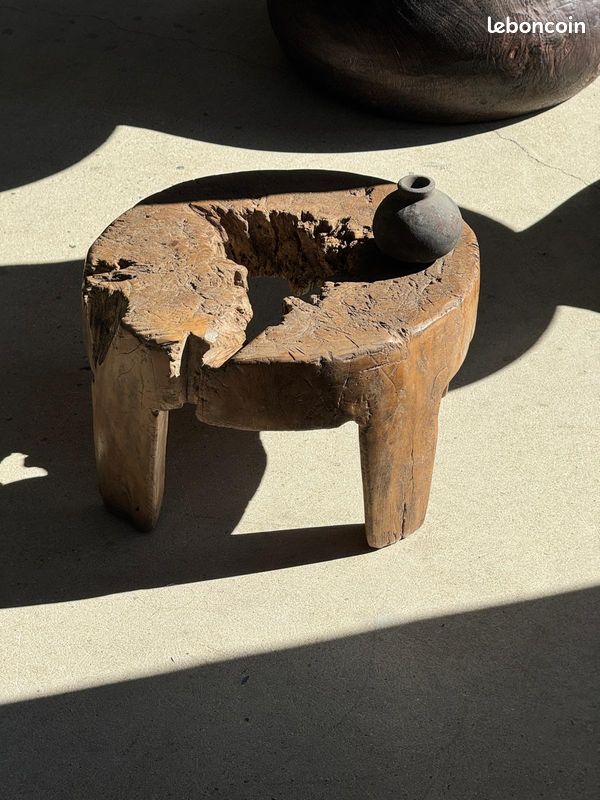 Petit tabouret circulaire quadripode bas en teck ancien organique ajouré H20 D24 (image 13)