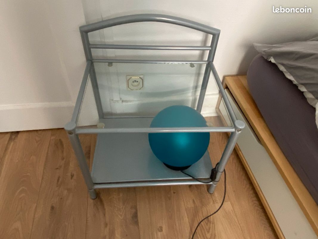 Lot de deux tables de nuit en verre (image 1)
