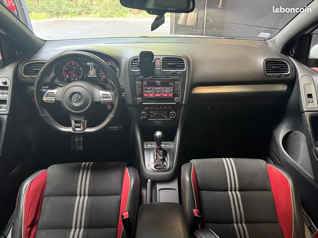 Volkswagen GOLF 6 GTI 2.0 TSI DSG Adidas / Dynaudio / Toit ouvrant panoramique / Sièges Chauffants (image 29)