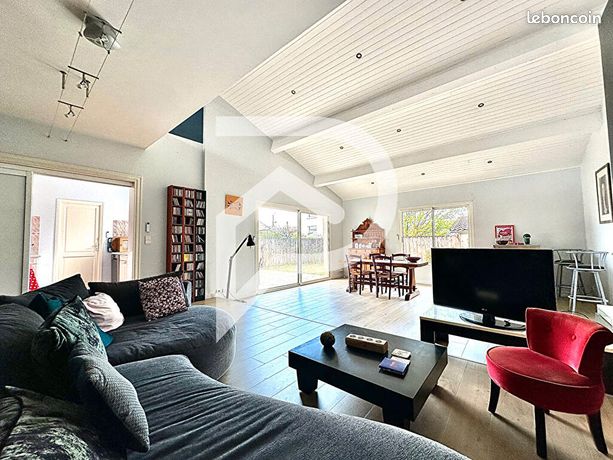 Maison 6 pièces 232 m²
