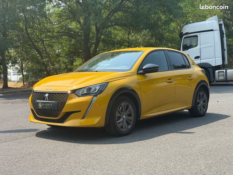 PEUGEOT 208 II 5 Portes e-208 136ch « STYLE » (image 1)
