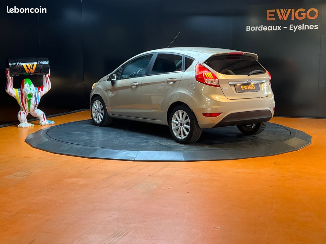 Ford fiesta 1.0 scti 100 titanium - gps - bluetooth - clim auto - suivi entretien - faible kilometrage (image 2)