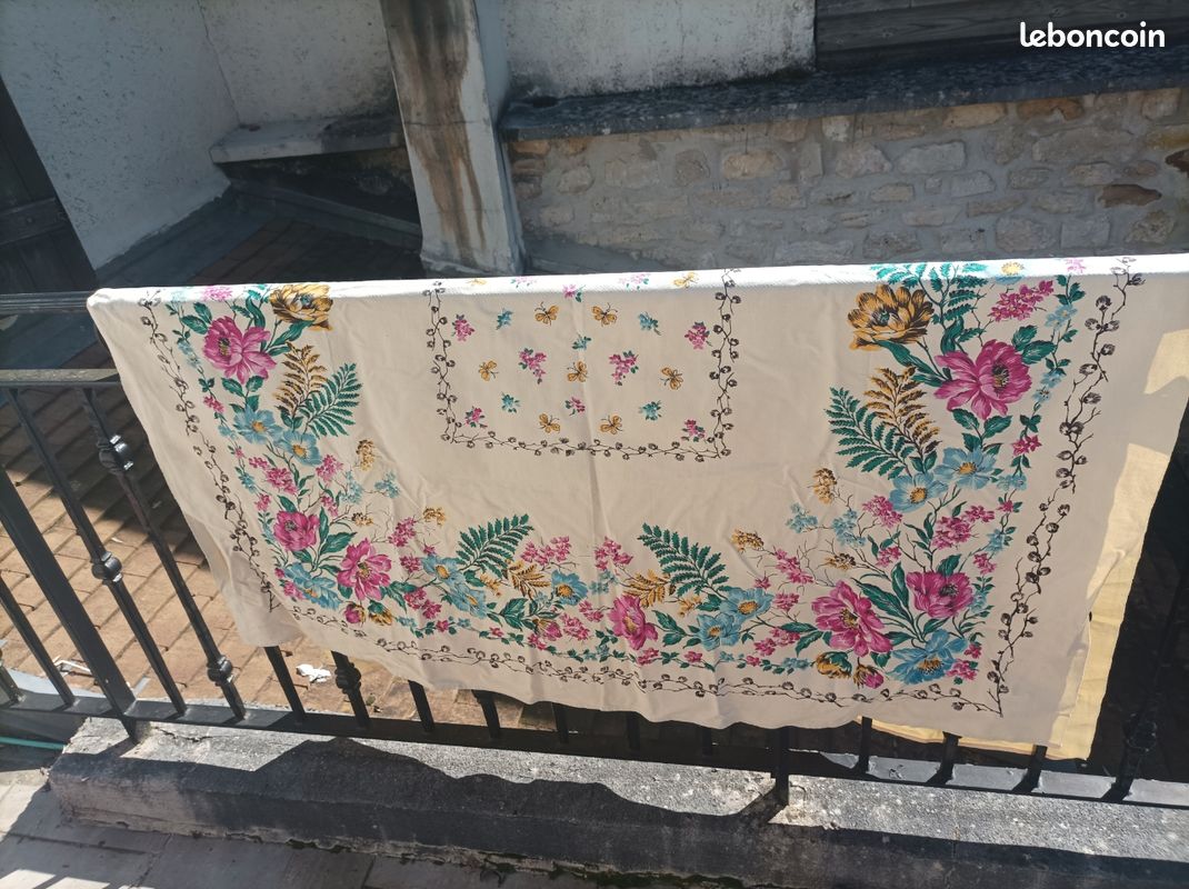 Nappe Vintage Années 70 En Coton Brodé - Motif Floral Orange Et Vert - État Excellent