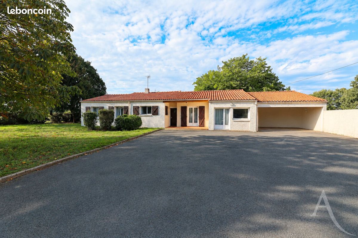 Maison 9 pièces 178 m² · à Montréverd · 178 m² · 296 000 €