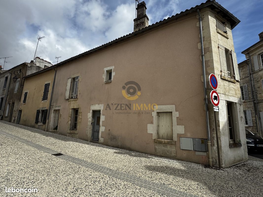 Maison 10 pièces 170 m² · à Fontenay-le-Comte · 170 m² · 121 000 €