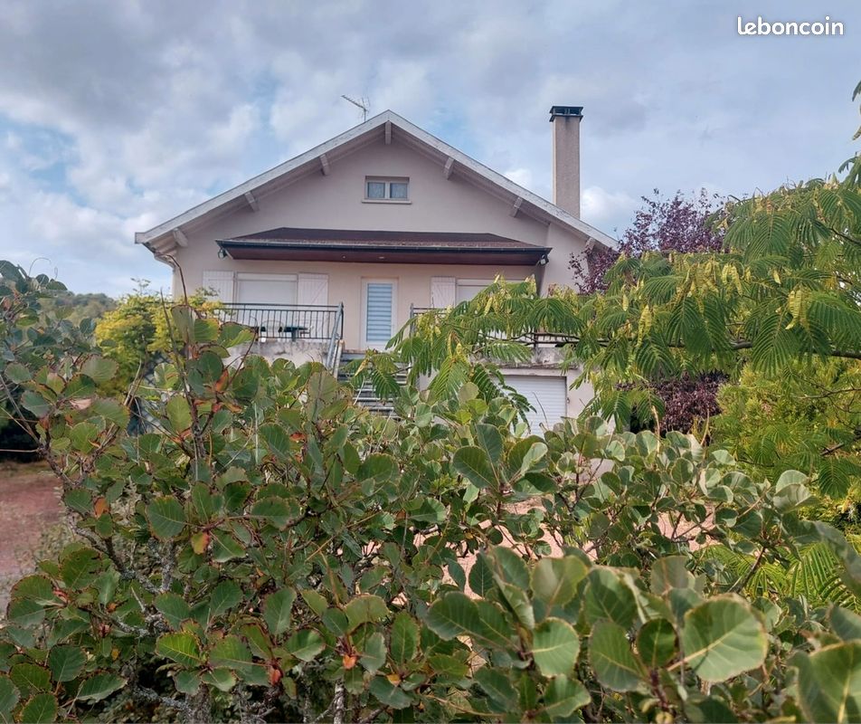 Maison 8 pièces 167 m² · à Villemontais · 167 m² · 240 000 €