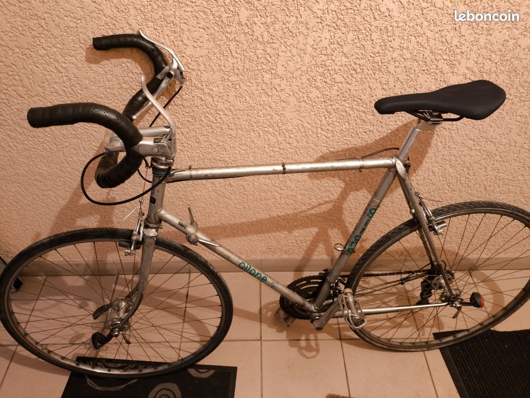 2 pneus 700 x 28 C + Chambres pneumatiques routières en Caoutchouc Noir vélo Ville vélo randonnée 28 x 1 5/8 x 1 1/8
