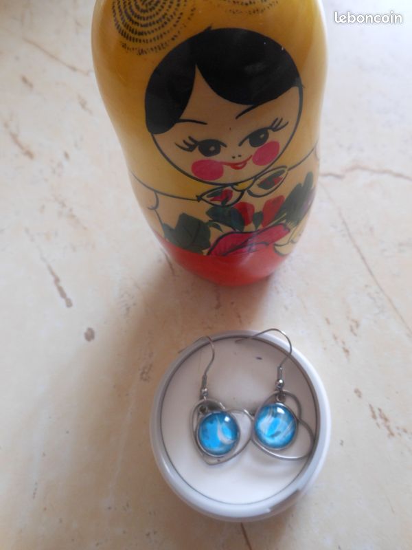 Boucles d'Oreilles N° 30 - Fait Main - En forme de Coeur - Bleu/Blanc (image 2)
