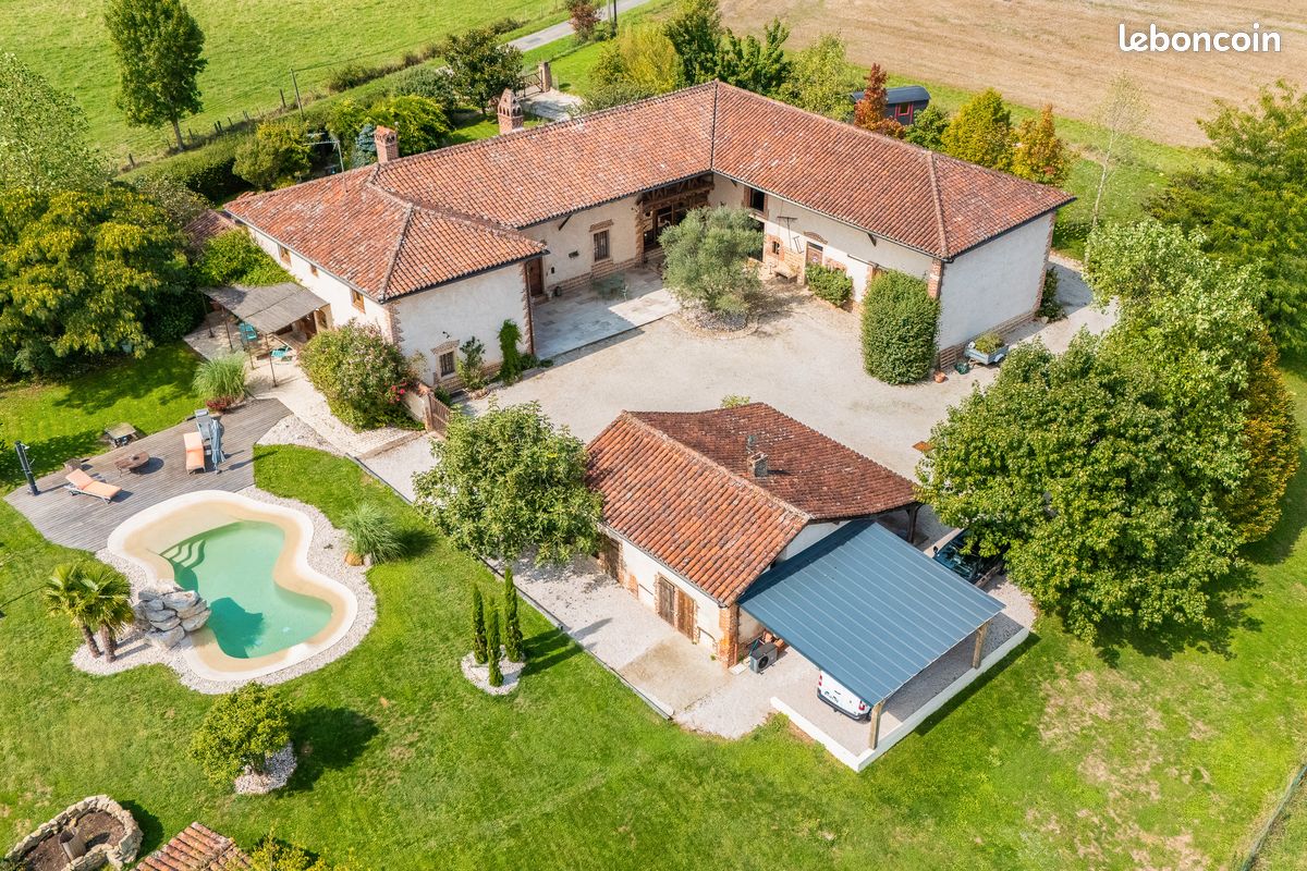 Maison 7 pièces 327 m² · à Sulignat · 327 m² · 735 000 €