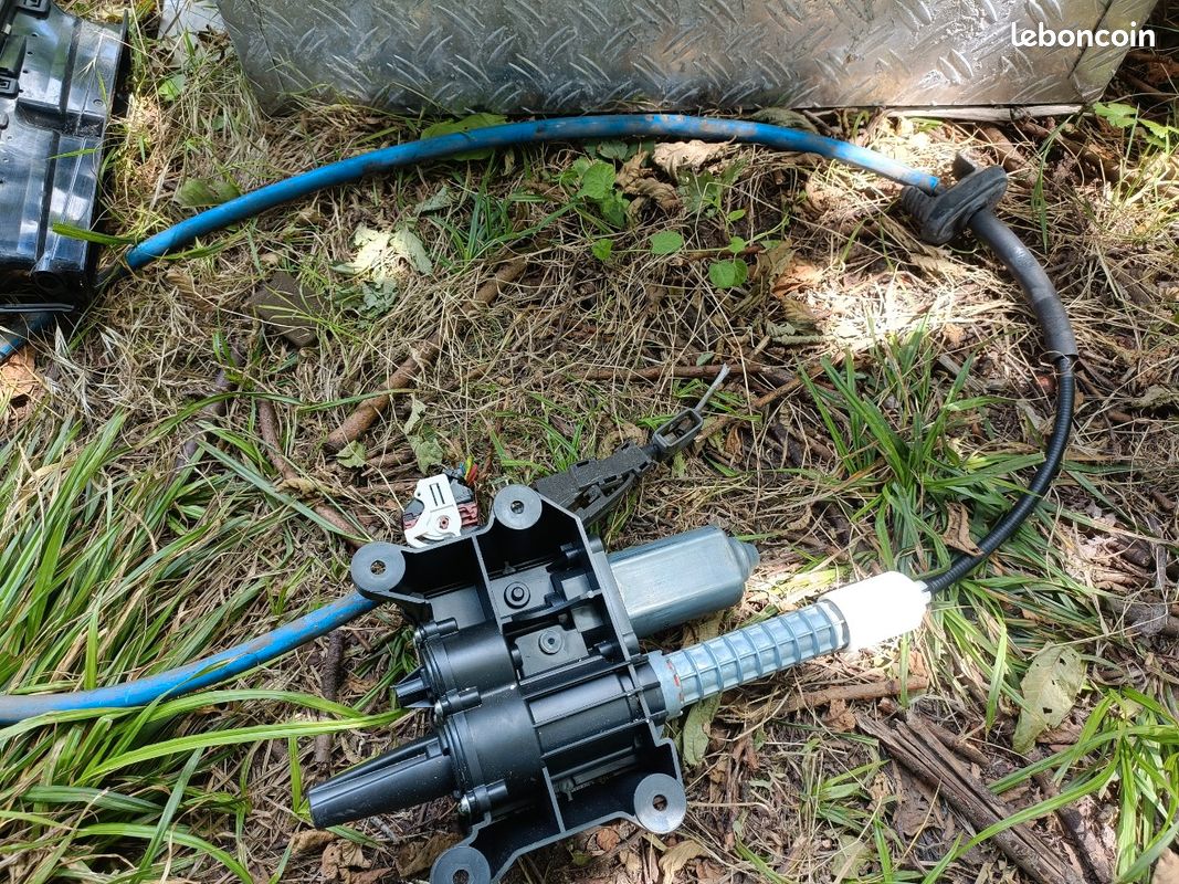 Moteur frein à main Peugeot 5008 (image 1)