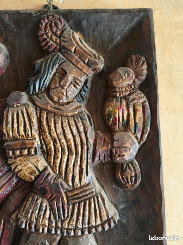 Beau tableau sculpture sur bois polychrome (image 3)