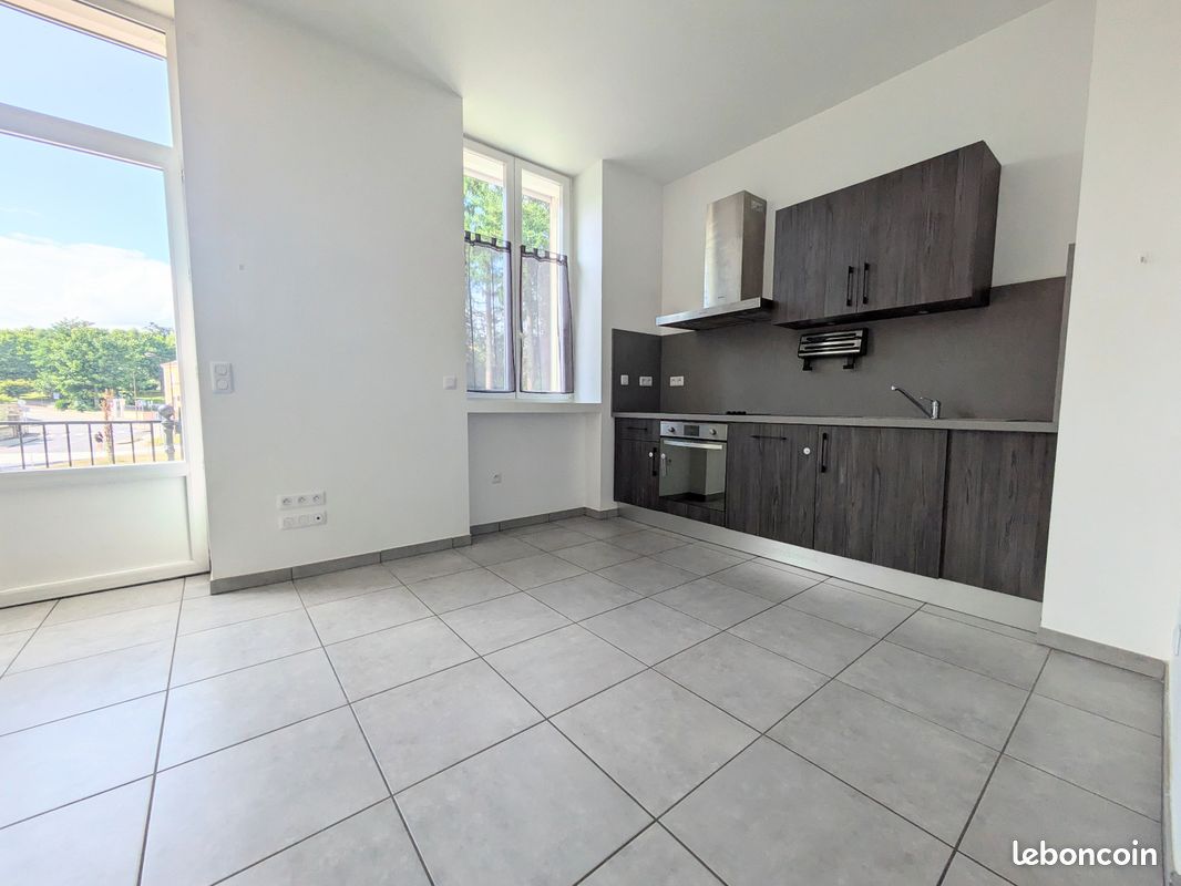 Appartement 3 pièces 57 m² · à Panissières · 57 m² · 640 €