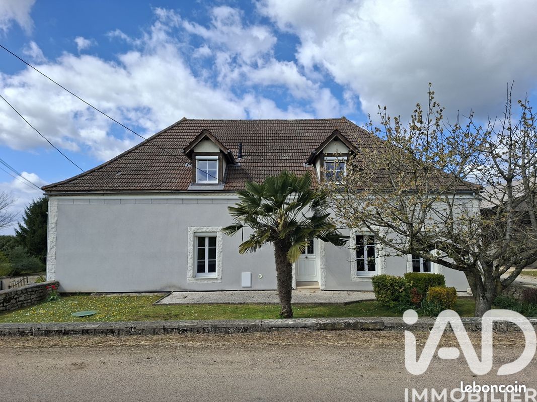 Maison 6 pièces 168 m² · à Saunières · 168 m² · 210 000 €
